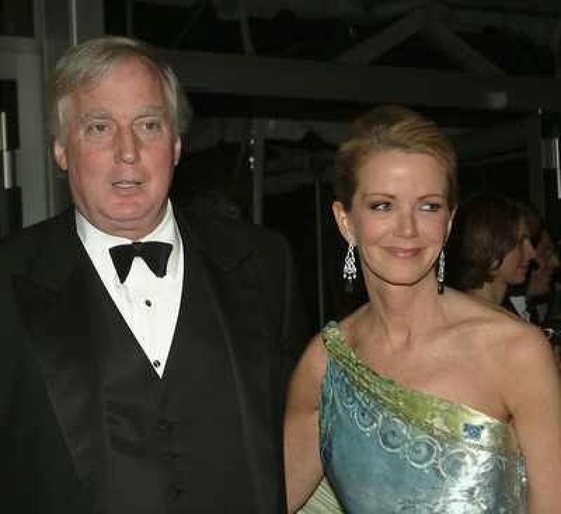 Robert Trump: President's younger brother dies in hospital