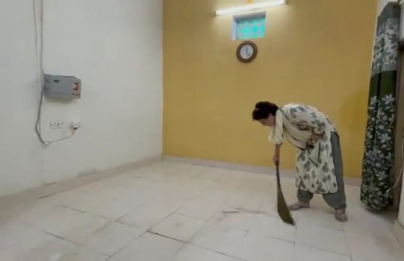 Priyanka Gandhi seen sweeping in UP Police Custody