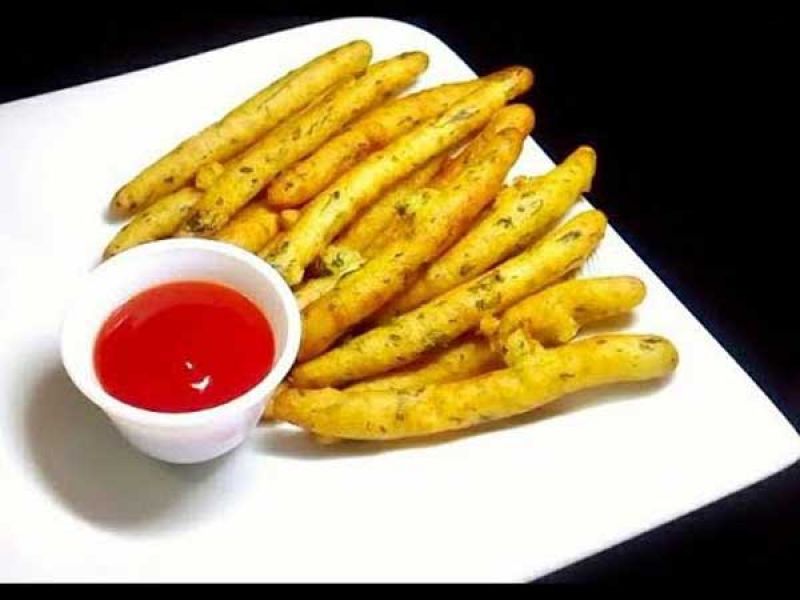 Eat potato and semolina fingers with tea
