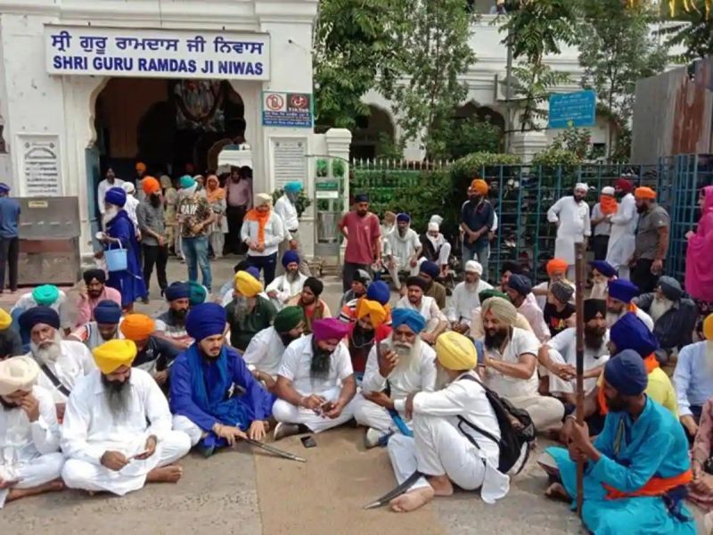 Sikhs Protest Outside SGPC Office