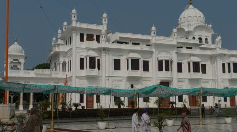 Work started to paint Sultanpur Lodhi in White Color
