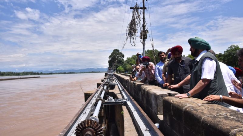 Capt. Amarinder Singh visits flood affected areas at Ropar