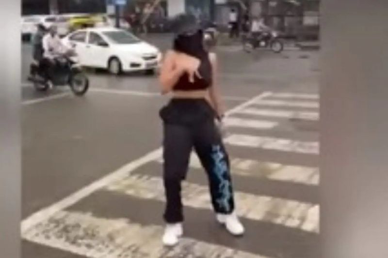  Indore Woman Dances in Middle of Road for Instagram Video