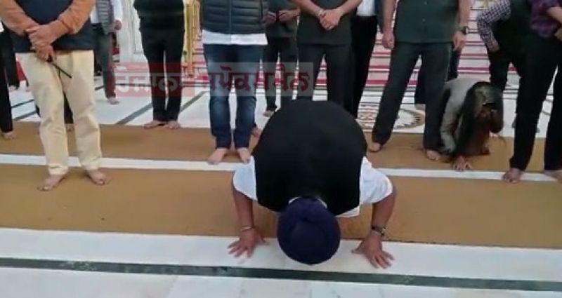 Harsimrat Badal And Sukhbir Badat At Shri Darbar Sahib