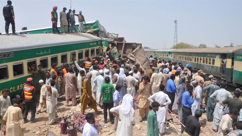 14 killed, 79 injured after trains collide in Pakistan