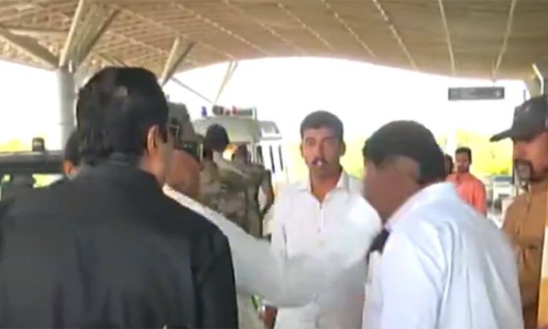 national congress leader siddaramaiah slaps a man in front of media video viral