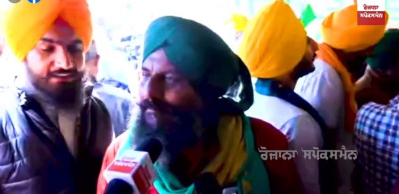 Celebrations at Delhi Borders 