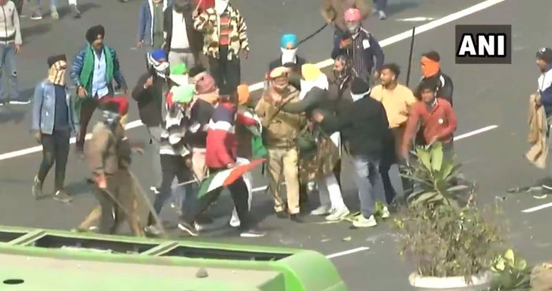 Delhi Police personnel rescued by protesters