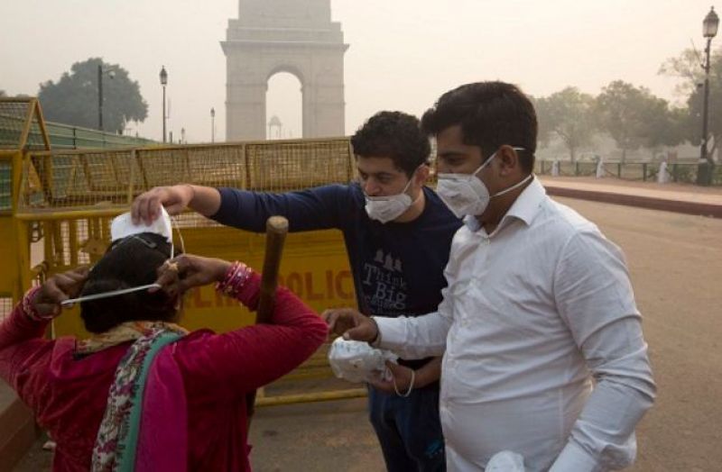 Using Masks Because Of Air Pollution
