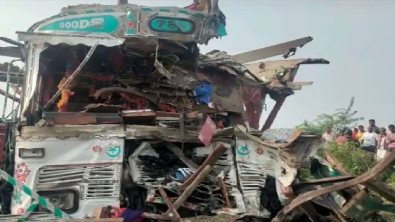 27 injured as Delhi-Bahraich bus collides head-on with truck in UP's Barabanki