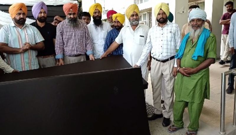  Health Minister sent 200 mattresses to GGS Medical Hospital in Faridkot from his personal account