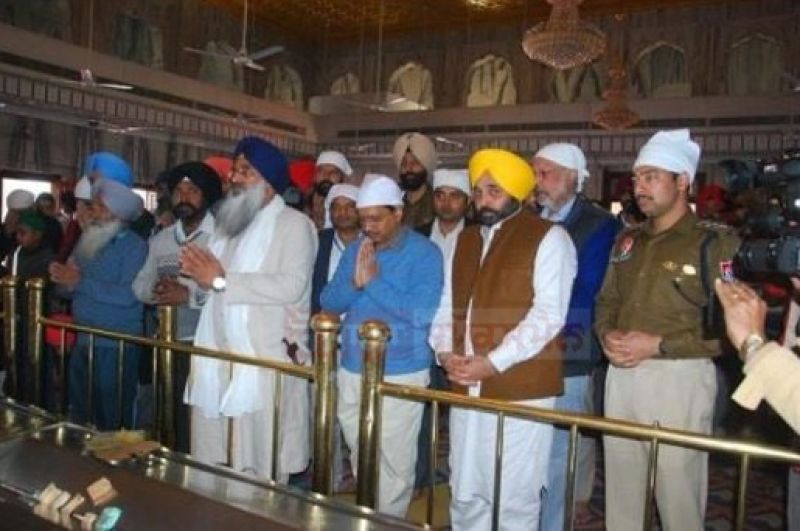 arvind kejriwal at gurduara sri dukhniwaran sahib patiala 