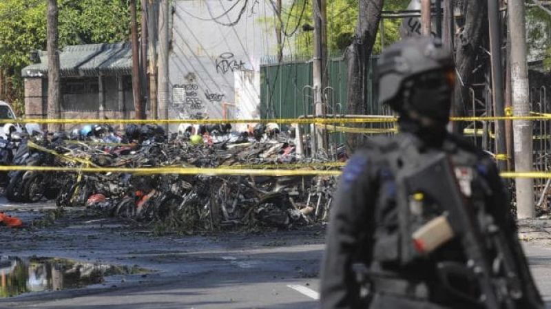 indonesia suicide attack on three churches killing two people