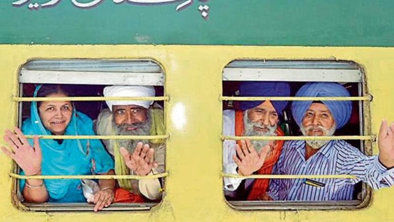 Jatha of Sikh pilgrims returning from Pakistan