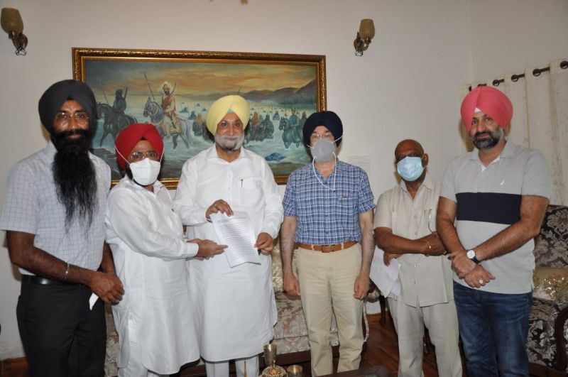 Sukhjinder Singh Randhawa during a meeting with the office bearers of Progressive Dairy Farmers Association 