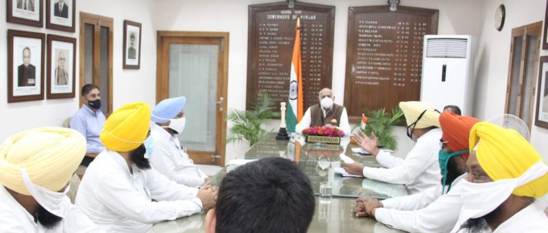 AAP submits memorandum to Punjab Governor for dismissal of corrupt ministers