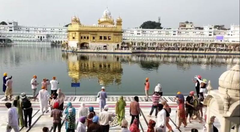 Sangats paid obeisance at Darbar Sahib