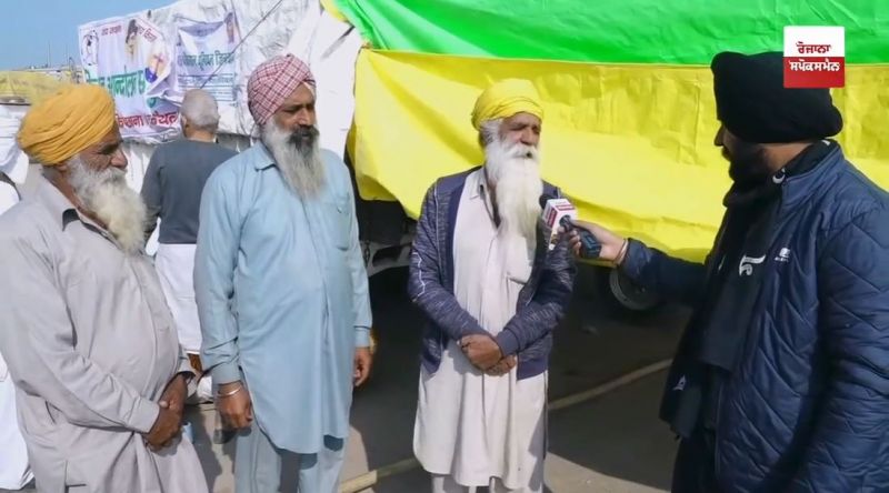 Charanjit Singh Surkhab with farmer