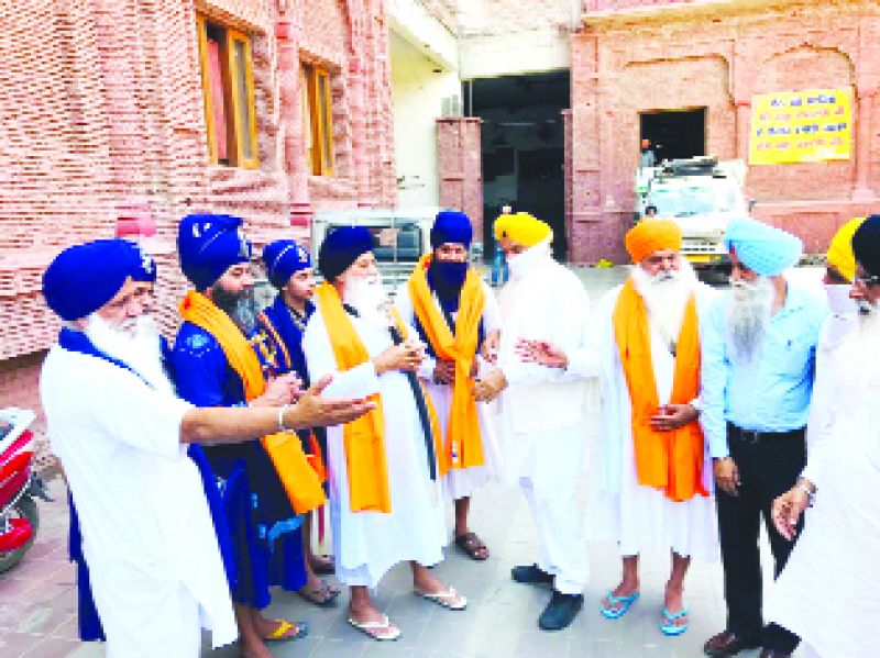 ਹਰਪ੍ਰੀਤ ਸਿੰਘ ਪਠਲਾਵਾ ਨੂੰ ਸਨਮਾਨਤ ਕਰਦੇ ਭਾਈ ਜਸਵੀਰ ਸਿੰਘ ਰੋਡੇ, ਨਾਲ ਭਾਈ ਰਜਿੰਦਰ ਸਿੰਘ ਮਹਿਤਾ, ਚਰਨਜੀਤ ਸਿੰਘ ਜਸੋਵਾਲ ਤੇ ਸਵਰਨਜੀਤ ਸਿੰਘ।