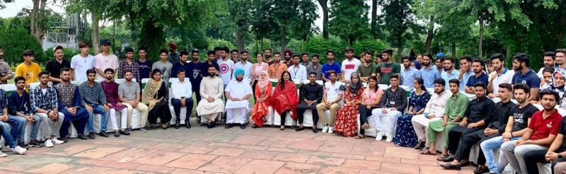 Captain Amarinder Singh hosts Kashmiri students on Eid