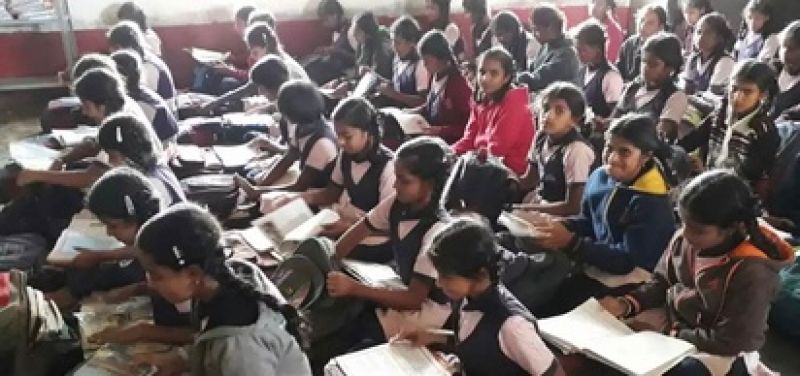 Uttar pradesh english teacher fails read lines language
