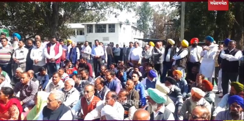 Protest of Congress workers outside BBMB office in Nangal