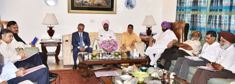 Captain Amarinder Singh meeting with State Planning Board members