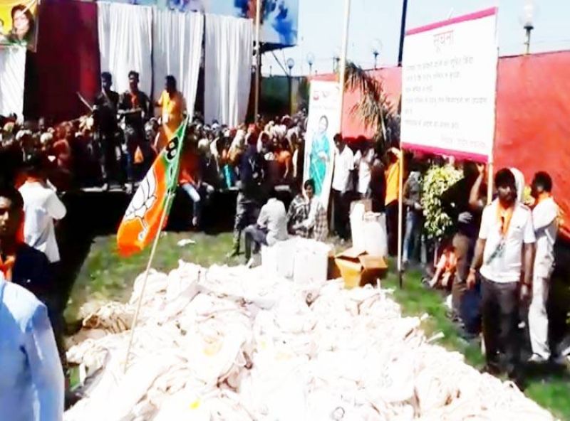 women getting gifting