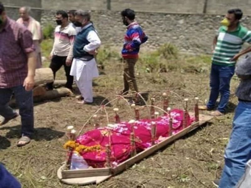 Muslim and Sikh neighbours come together to perform last rites of deceased woman in Kashmir’s Tral