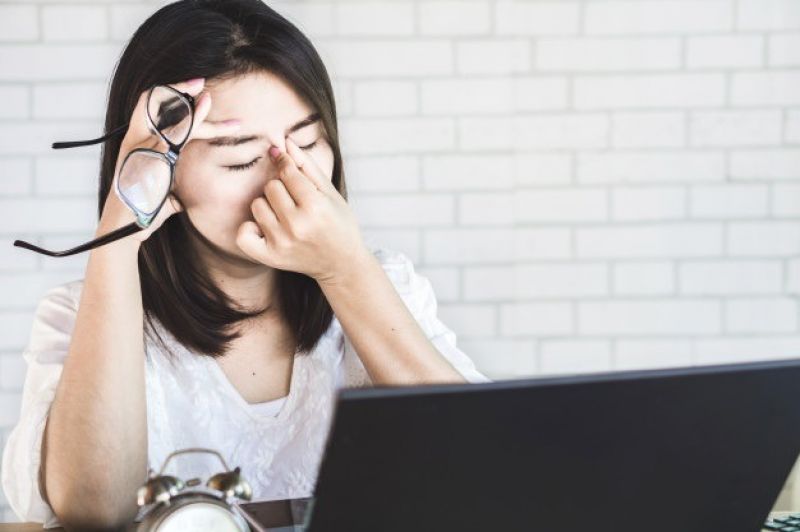 Follow these home remedies to reduce eye fatigue