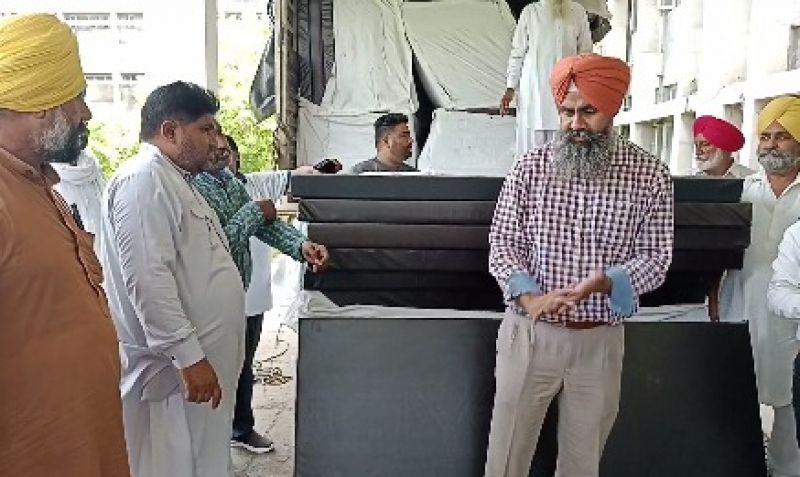  Health Minister sent 200 mattresses to GGS Medical Hospital in Faridkot from his personal account