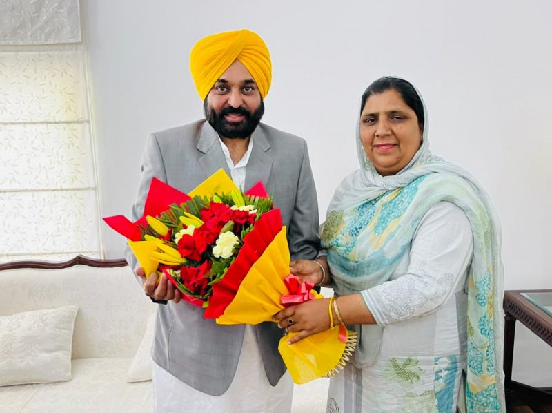 Saravjit Kaur Manuke Meets CM Punjab