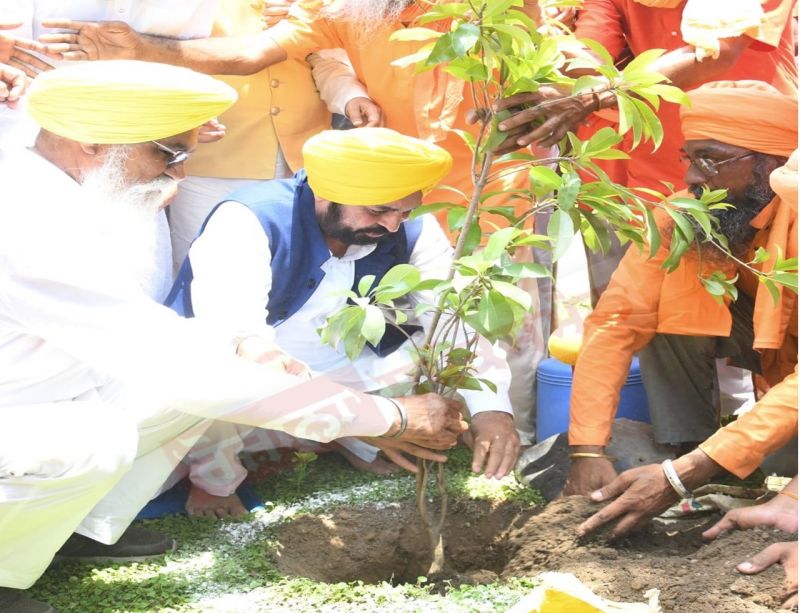 Punjab CM Pays tribute to Sant Avtar Singh ji at Seechewal 
