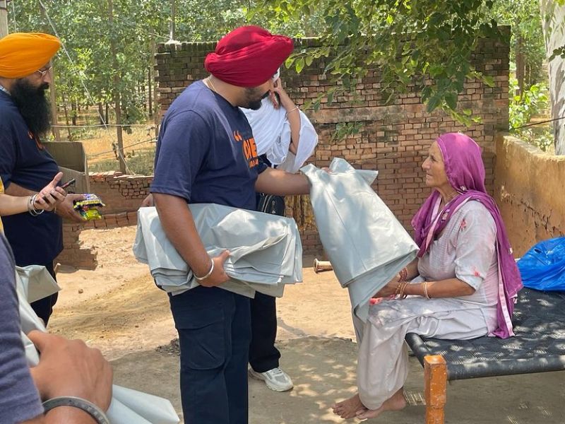Khalsa Aid volunteers in Flood Affected Areas
