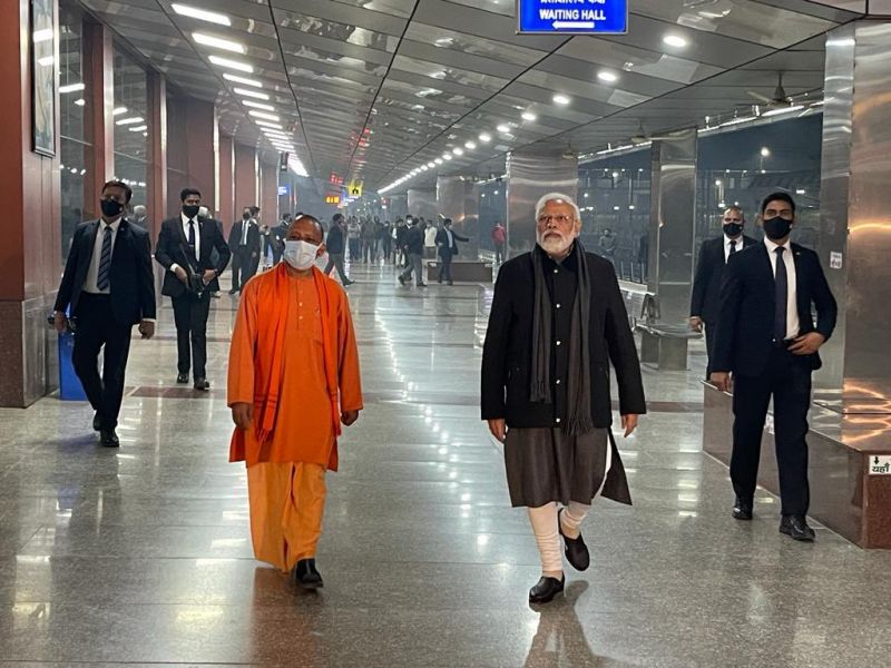 PM Modi arrives at Vishwanath Dham at midnight, inspects Banaras railway station