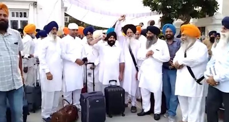 500 Sikh pilgrims cross Pak for Guru Nanak Dev's 550th birth celebrations