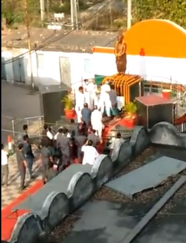 Youth Tries To Slap Bihar CM Nitish Kumar