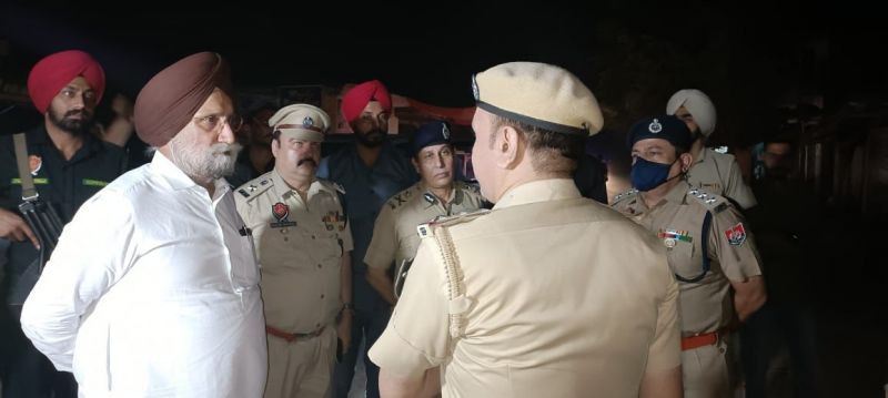  Deputy CM Sukhjinder Randhawa conducts surprise check of border posts at midnight