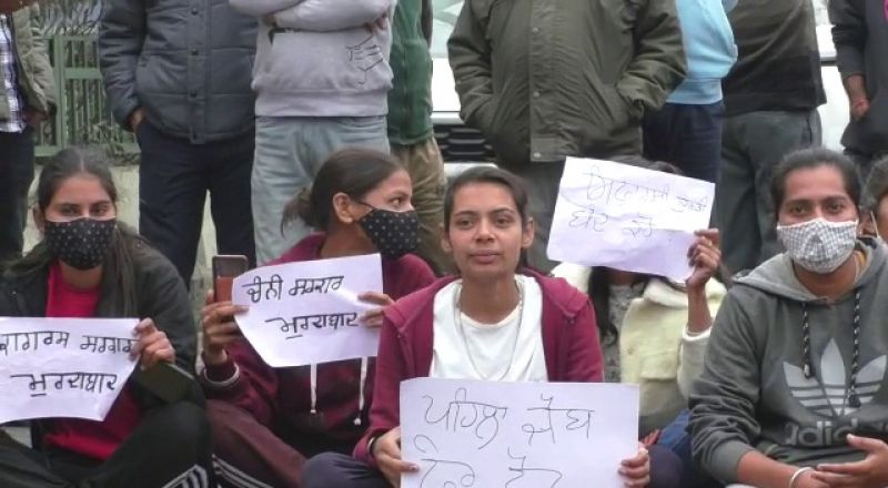 Students close Jalandhar highway