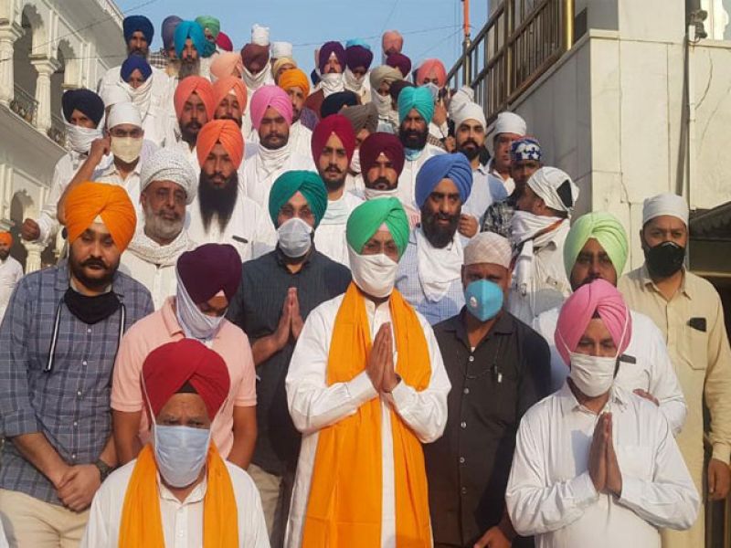 Pratap Singh Bajwa At Darbar sahib 