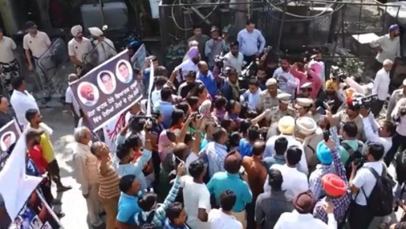Amritsar rail tragedy: Victims family protest