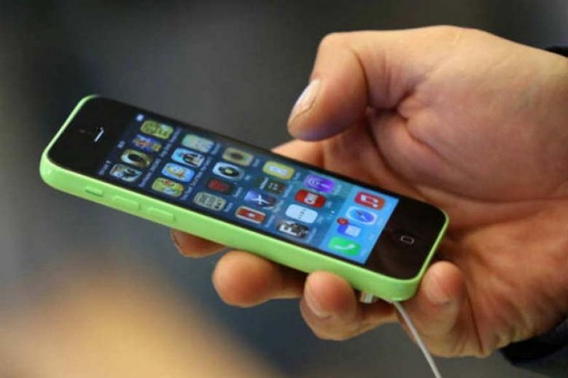 Yogi Adityanath bans mobile phone in UP colleges and Universities