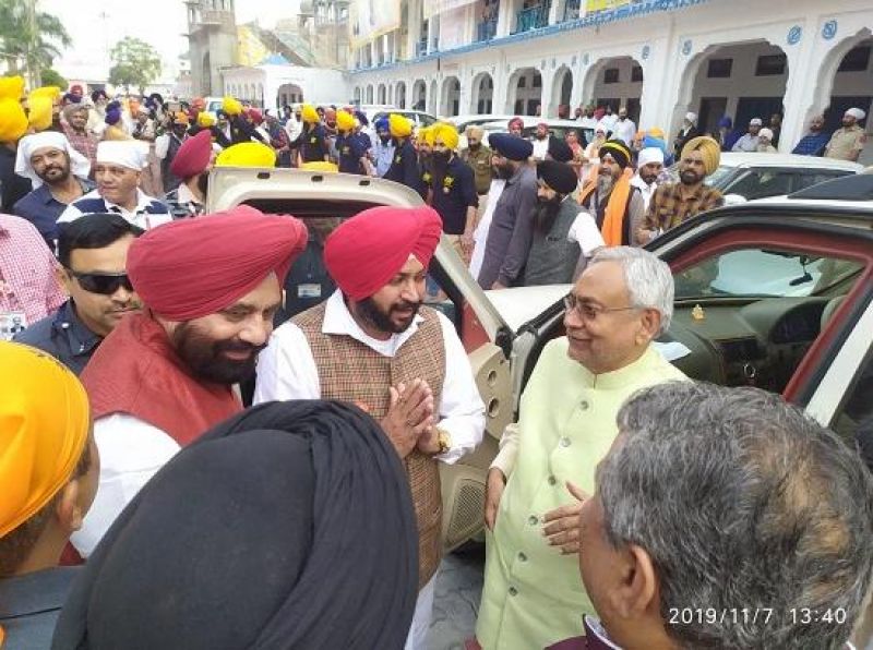 Bihar CM Nitish Kumar pays obeisance at Sultanpur Lodhi gurdwara