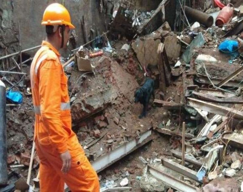 building collapse in Mumbai due to rain