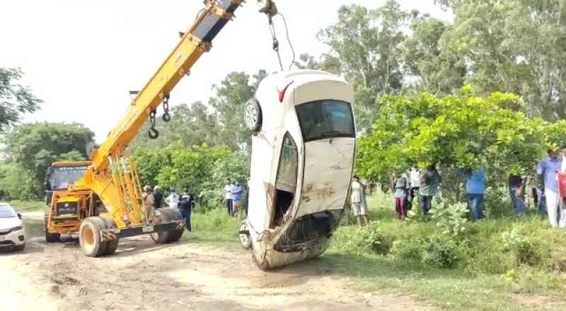 Dead bodies of missing family found in the car