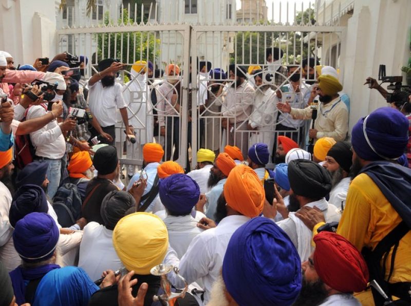 Sikhs Protest Outside SGPC Office