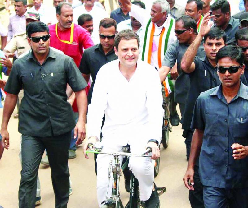 Rahul Gandhi on cycle