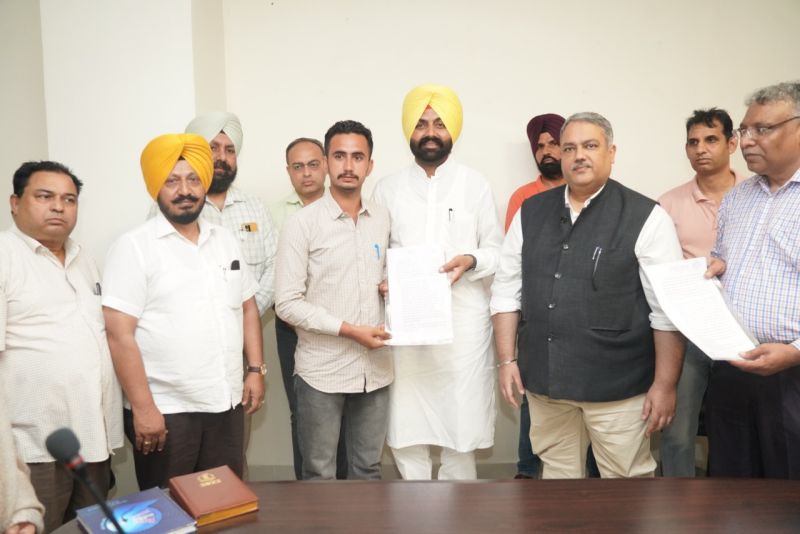 Laljit Bhullar hands over Appointment Letters to 29 Veterinary Inspectors