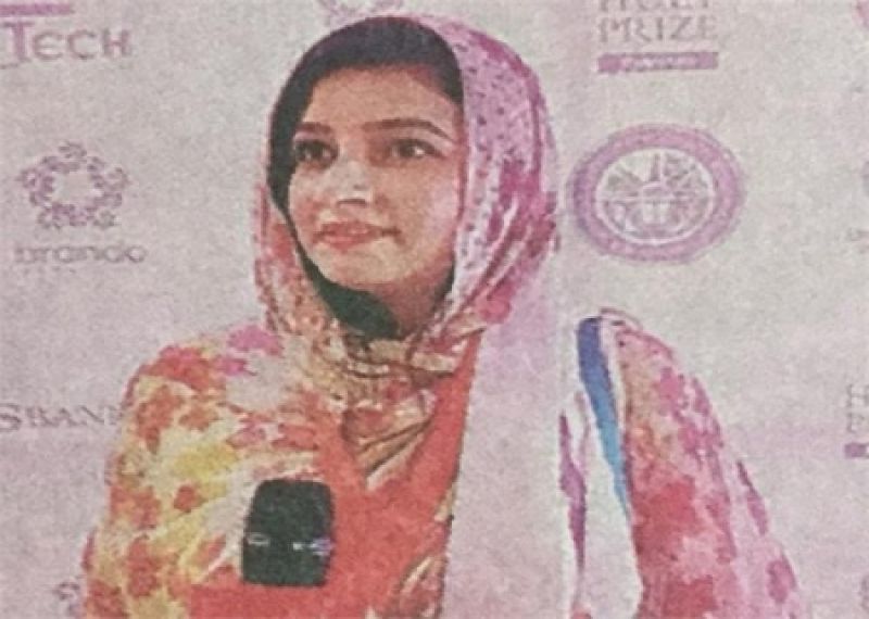 manmeet kaur becomes first sikh tv anchor in pakistan