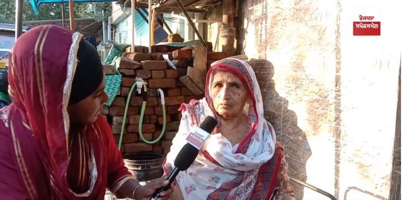 Women in Delhi's Widow Colony